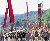 熊甲二十日祭の枠旗行事